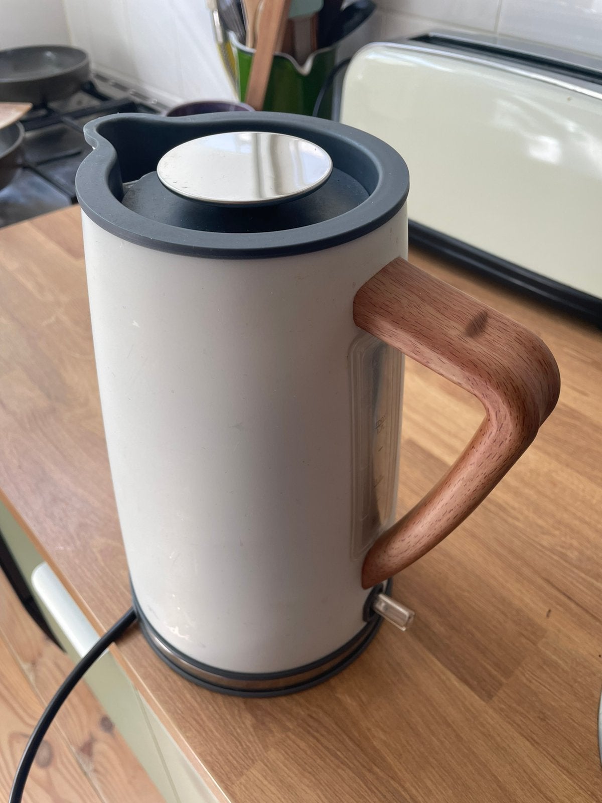 Waterkoker - wit met houten handvat, 1 tot 2 liter, Ophalen, Zo goed als nieuw