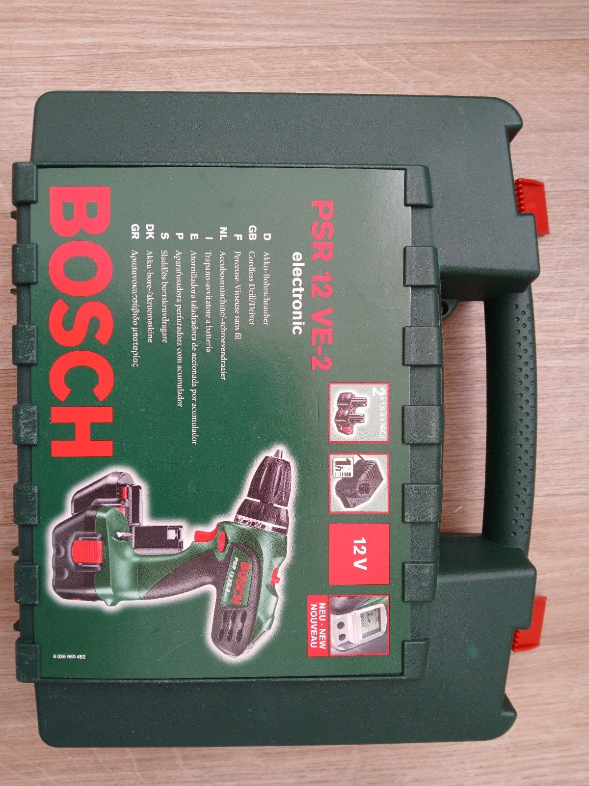 Gloednieuwe Bosch schroefboormachine. Compleet., Doe-het-zelf en Verbouw, Ophalen of Verzenden, Nieuw, Boor- en Schroefmachine
