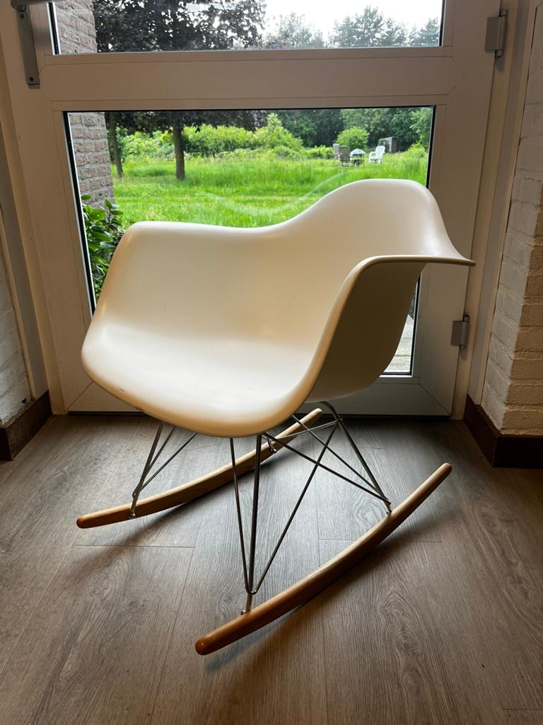 Replica iconische Eames RAR Schommelstoel., Huis en Inrichting, Stoelen, Ophalen, Kunststof, Gebruikt, Wit