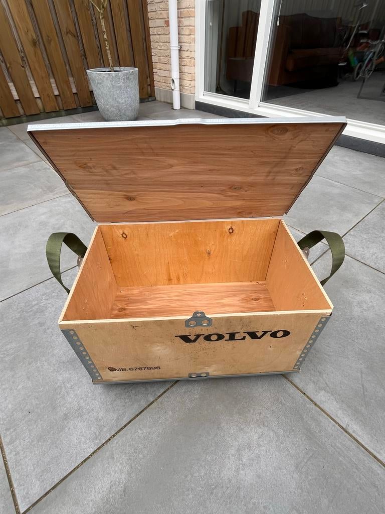 Unieke Houten Volvo Kist op Wieltjes - Decoratief & Praktisc, Huis en Inrichting, Woonaccessoires | Kisten, Ophalen, Gebruikt
