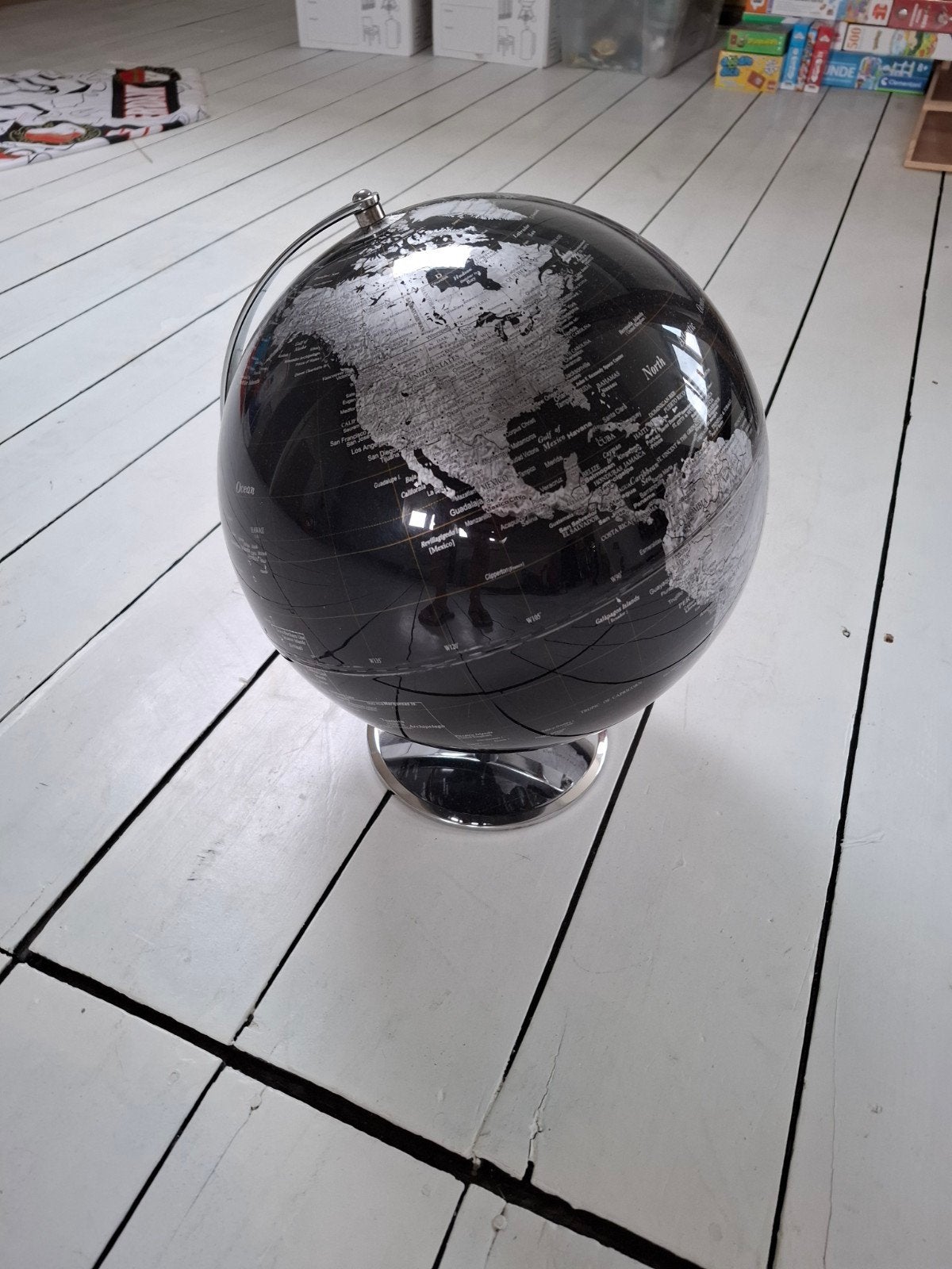 Stijlvolle Zwart-Zilveren Wereldbol - Modern Design, Kunststof, Ophalen of Verzenden, Zo goed als nieuw, Educatief