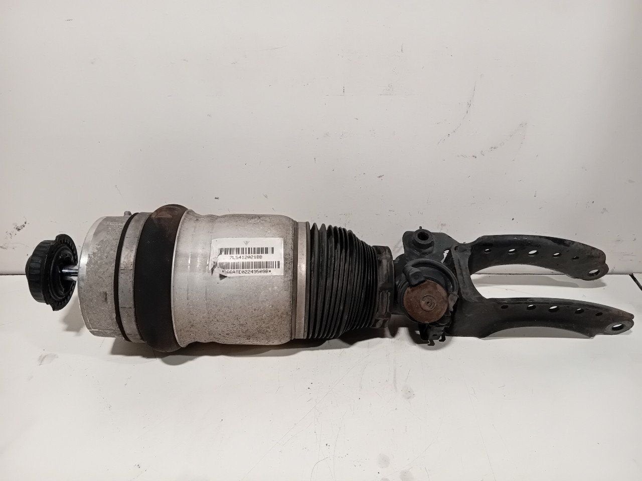 Veerpoot links voor Porsche Cayenne, Onderdelen@venauto.nl, Van der Ven Autorecycling B.V., Gebruikt, Ettenseweg 76, 4706 PB Roosendaal, The Netherlands