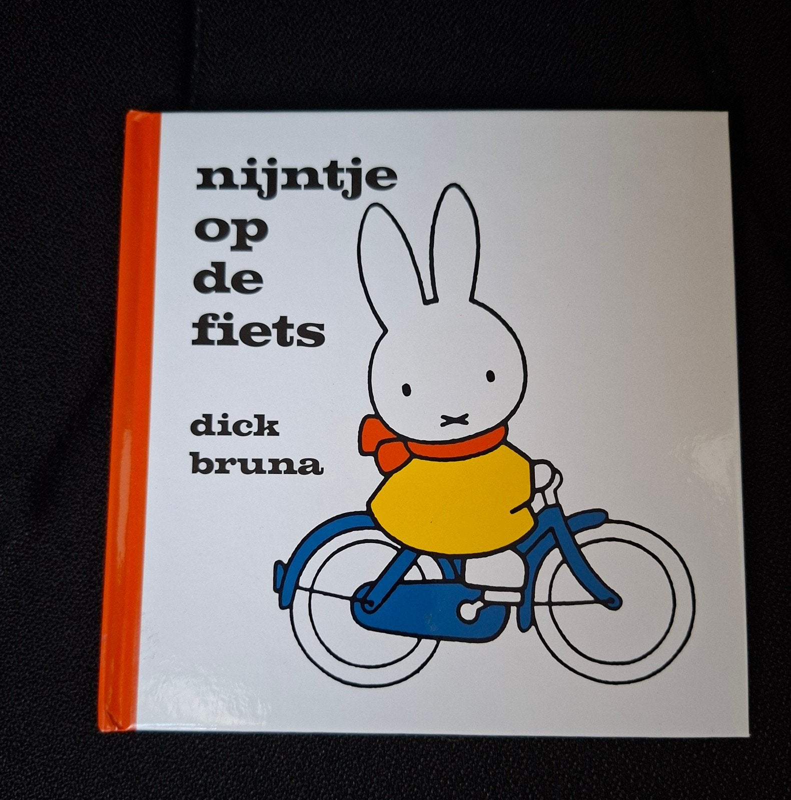 Nijntje op de fiets - Dick Bruna (Zo goed als nieuw), Boeken, Gelezen, Jongen of Meisje, Ophalen of Verzenden, Voorleesboek
