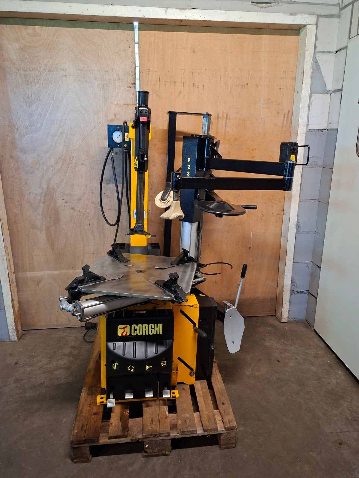 Banden apparaat Corghi a2025 hulparm 230 volt bj 2019, Auto diversen, Ophalen