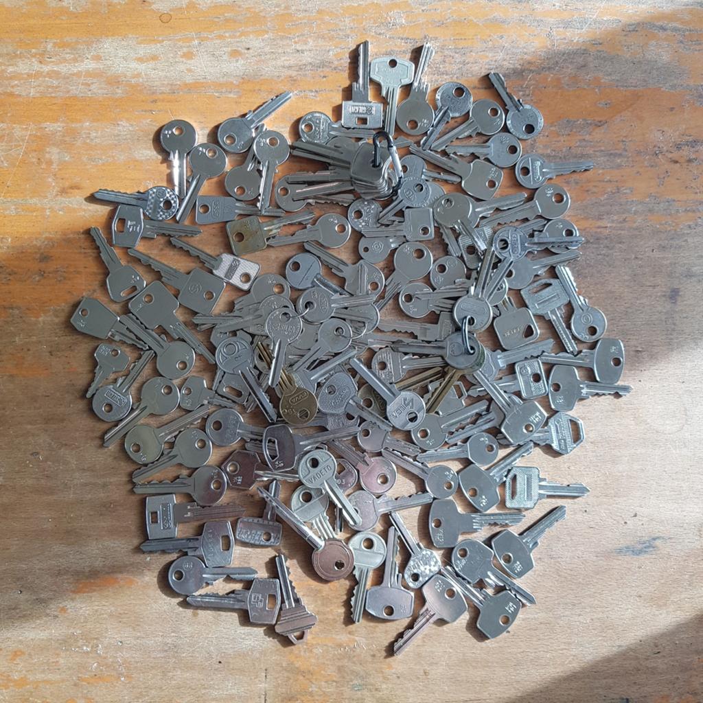 Sleutels, ruim 1Kg, Verzamelen, Sleutelhangers, Ophalen