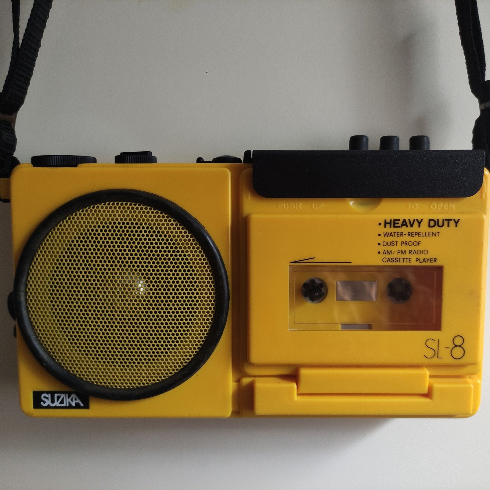 Nieuw Suzika SL-8 Heavy Duty Walkman met Radio - Geel, Ophalen of Verzenden, Walkman