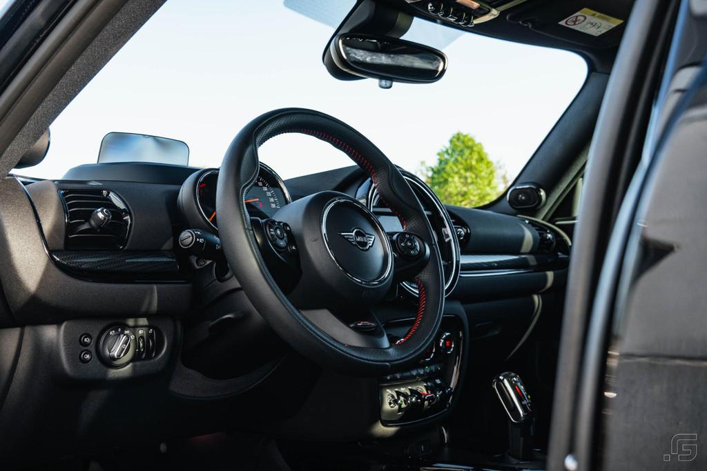 MINI Clubman Cooper S JCW Trim| Automaat | Pano Dak | HUD |, Auto's, Mini, 1998 cc, Gebruikt, Zwart, Origineel Nederlands