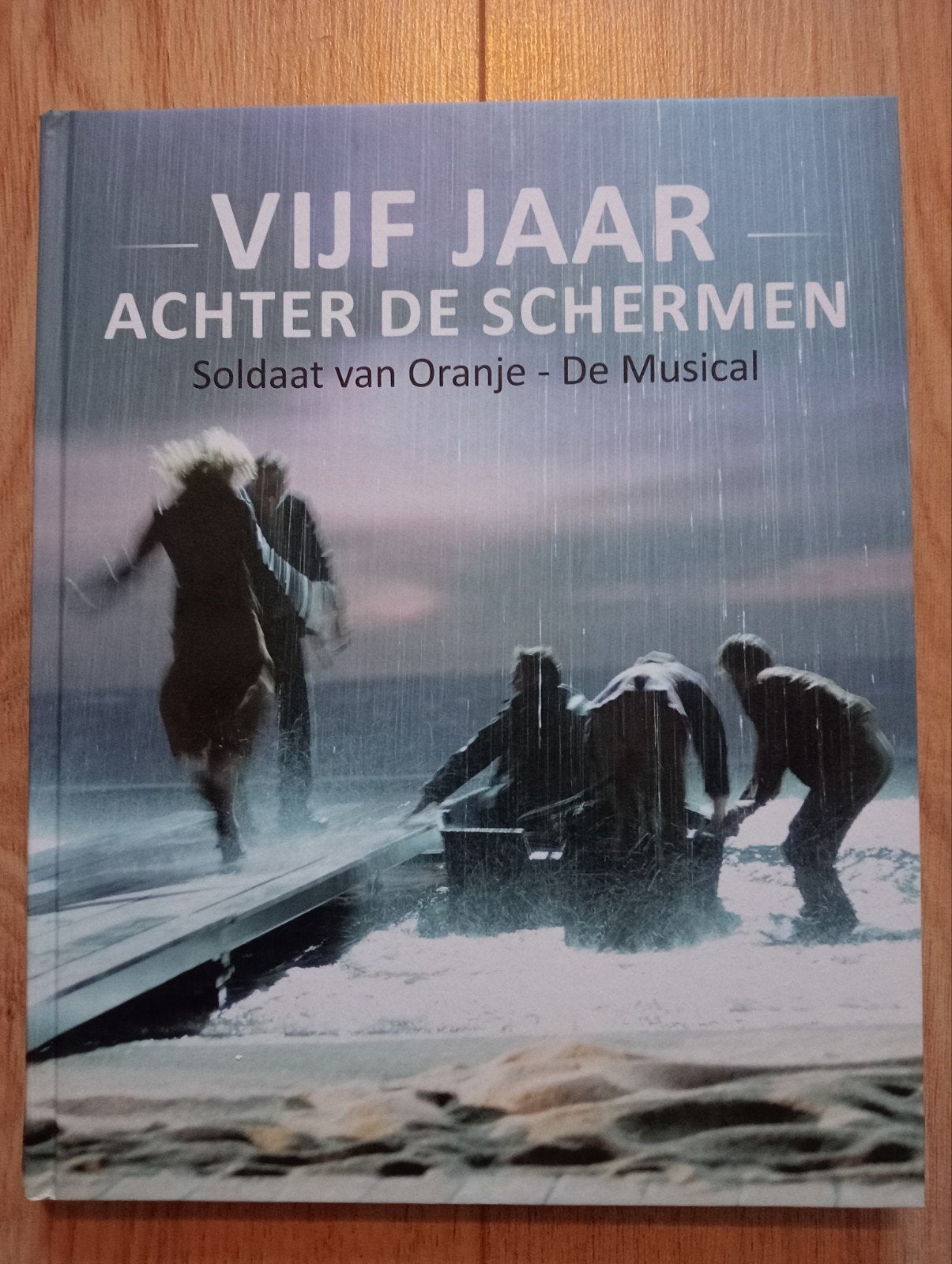 Vijf jaar achter de schermen - soldaat van oranje, Ophalen of Verzenden, Gelezen, Ballet of Musical
