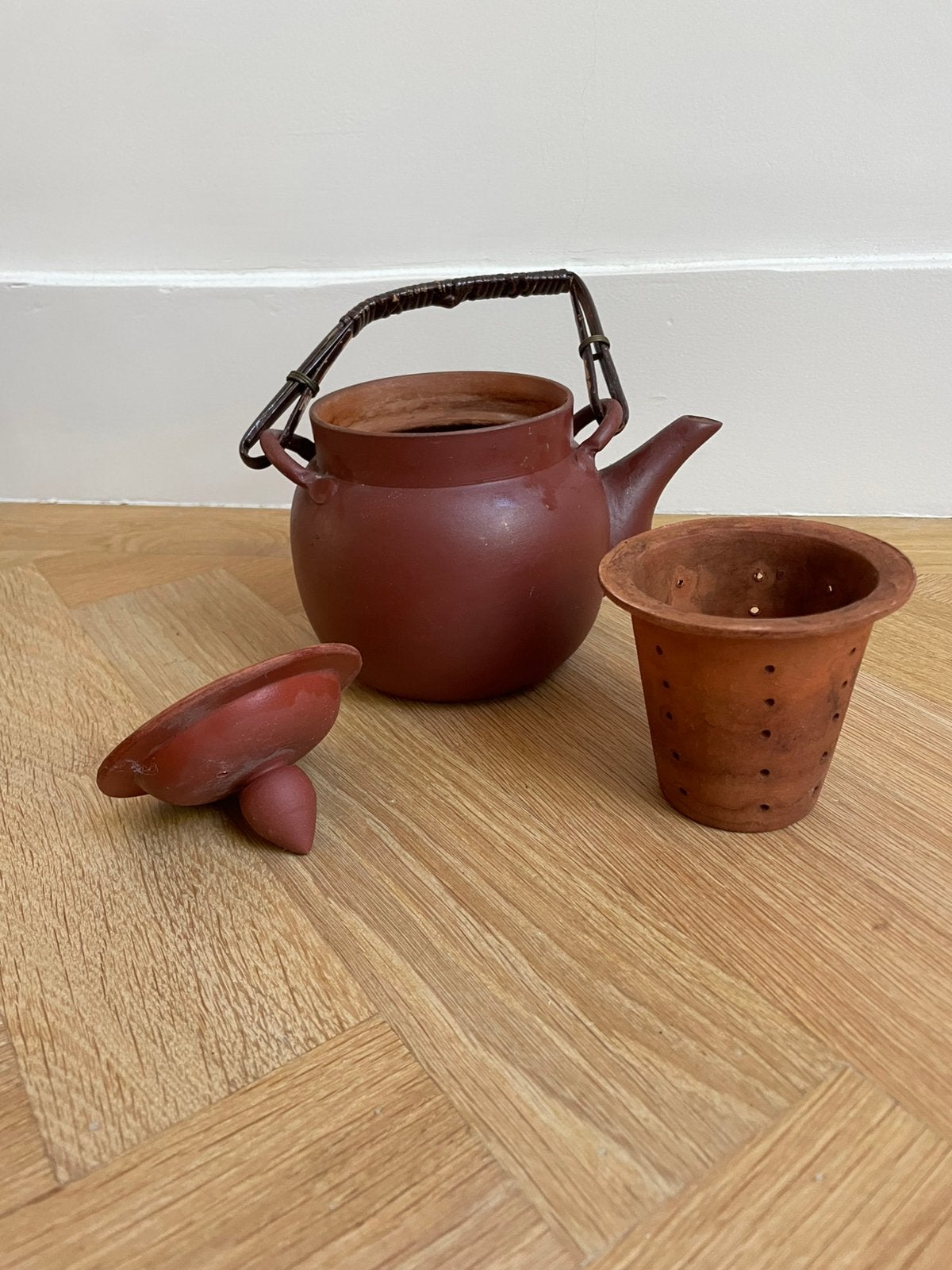 Aardewerk theepotje met theefilter, Ophalen of Verzenden