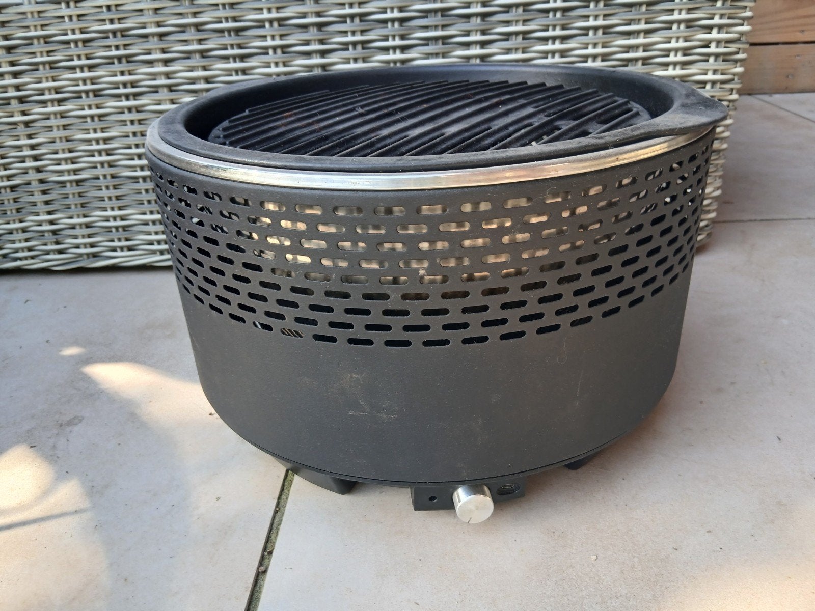 Tafel bbq, Tuin en Terras, Ophalen, Zo goed als nieuw