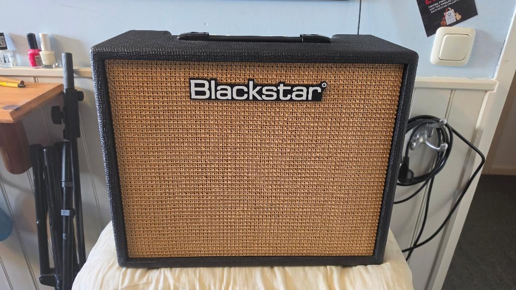 Blackstar Debut 50R gitaarversterker + Footswitch, Muziek en Instrumenten, Ophalen of Verzenden, Gebruikt, Gitaar, 50 tot 100 watt
