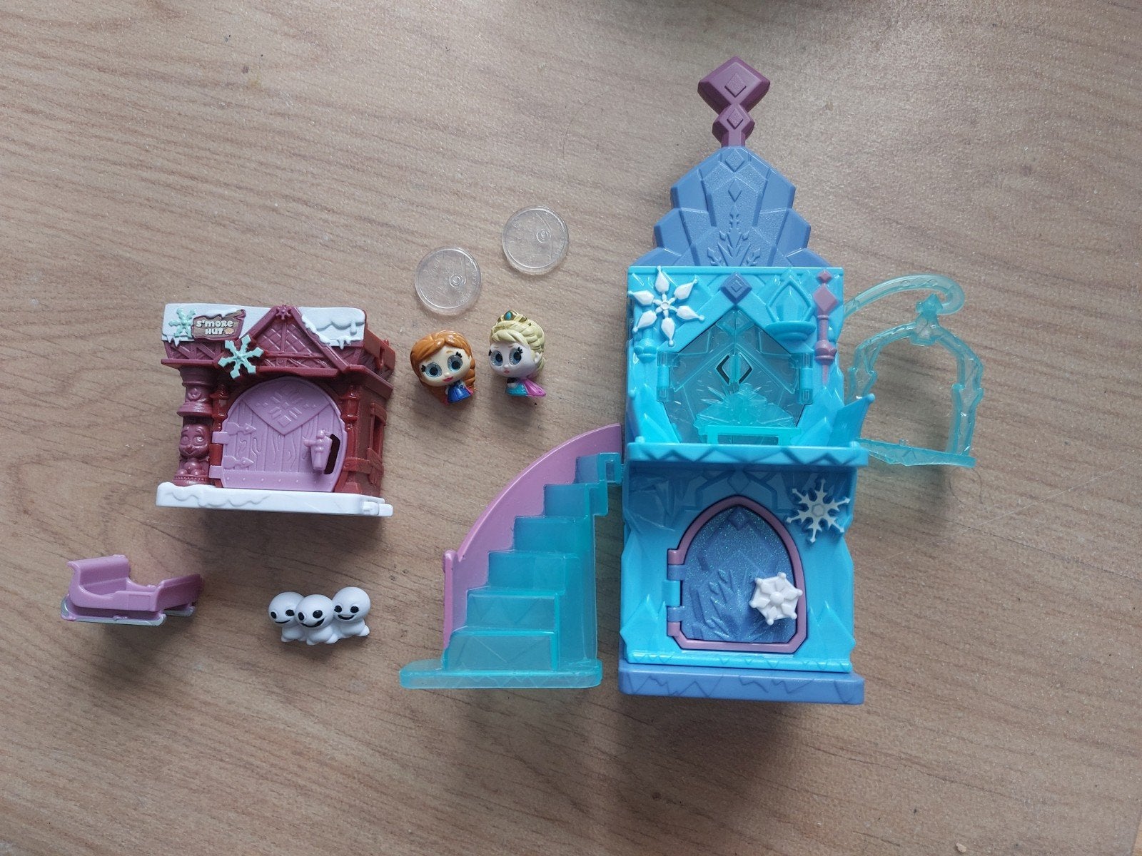 Disney doorables Kasteel van Elsa + huisje Anna, Ophalen of Verzenden, Assepoester of Belle, Zo goed als nieuw, Beeldje of Figuurtje