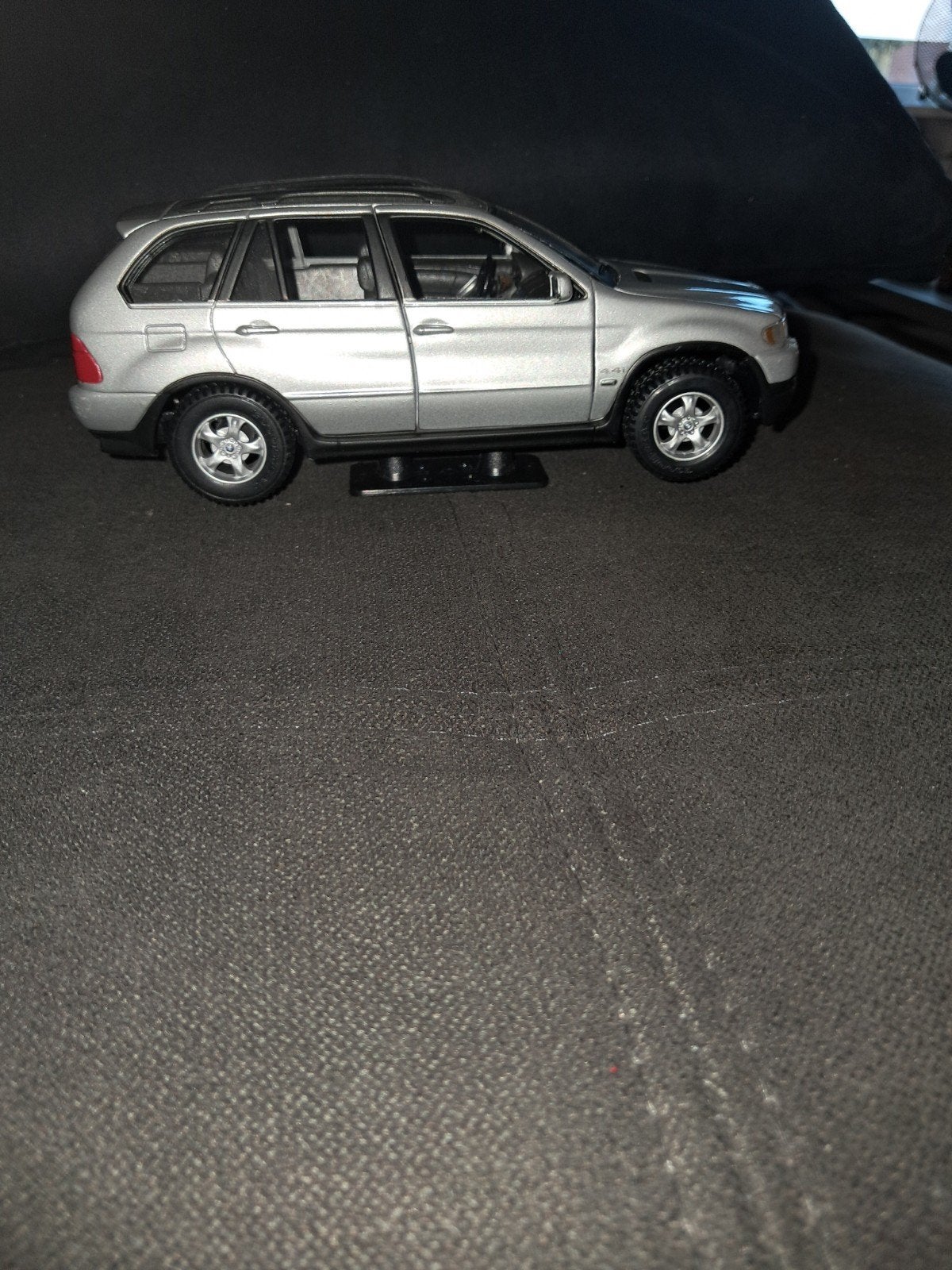 BMW X5 (E53) schaalmodel – Schaal 1:24, Ophalen of Verzenden, Zo goed als nieuw, Auto