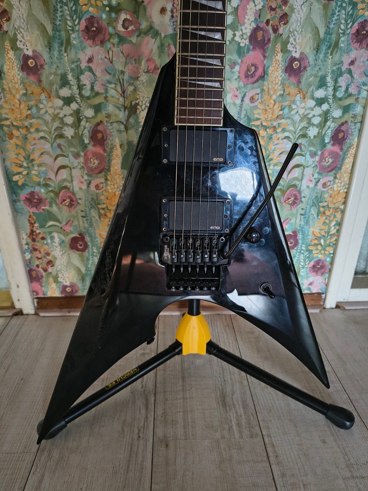 ESP LTD Arrow-200 Zwart met serieuze upgrades en Gator case, Ophalen, Gebruikt, Solid body, Overige merken