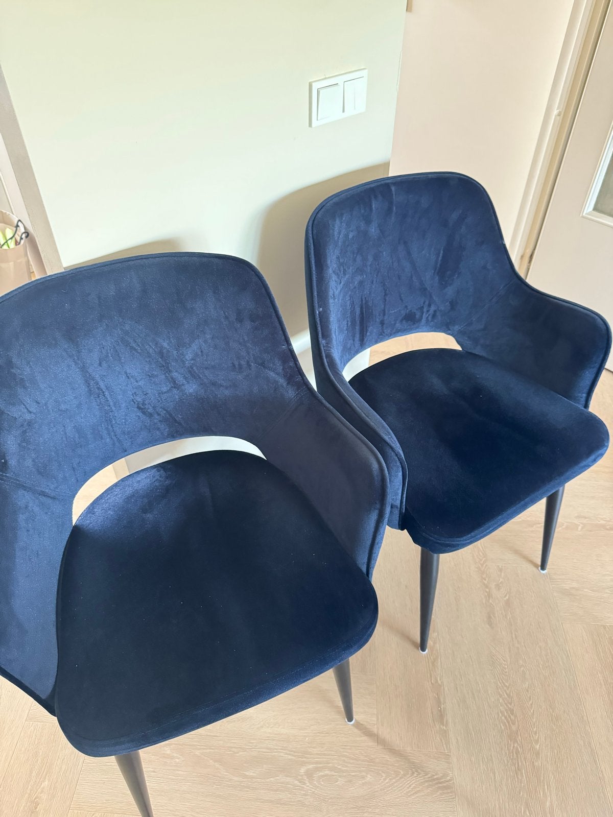 Donkerblauwe fluwelen eetkamerstoelen, Huis en Inrichting, Stoelen, Ophalen, Twee, Blauw, Zo goed als nieuw
