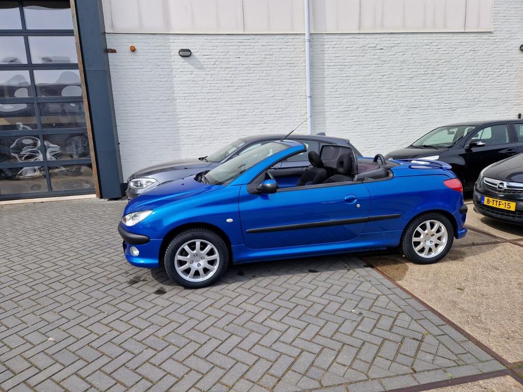 Peugeot 206 1.6 16V CC  Blauw 2e EIGENAAR, Auto's, Voorwielaandrijving, Stof, Zwart, 4 cilinders