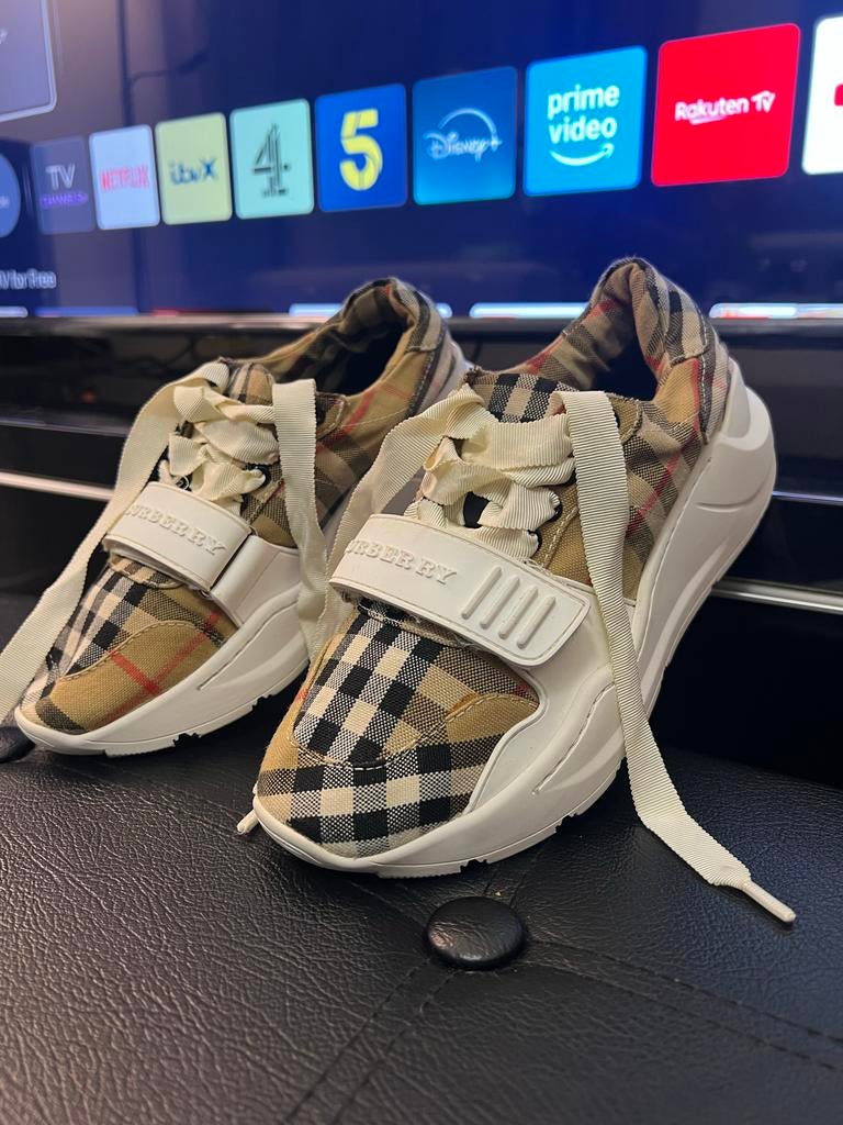 gebruikte originele Burberry Sneakers - Zo goed als nieuw, Ophalen of Verzenden, Zo goed als nieuw, Beige, Sneakers of Gympen