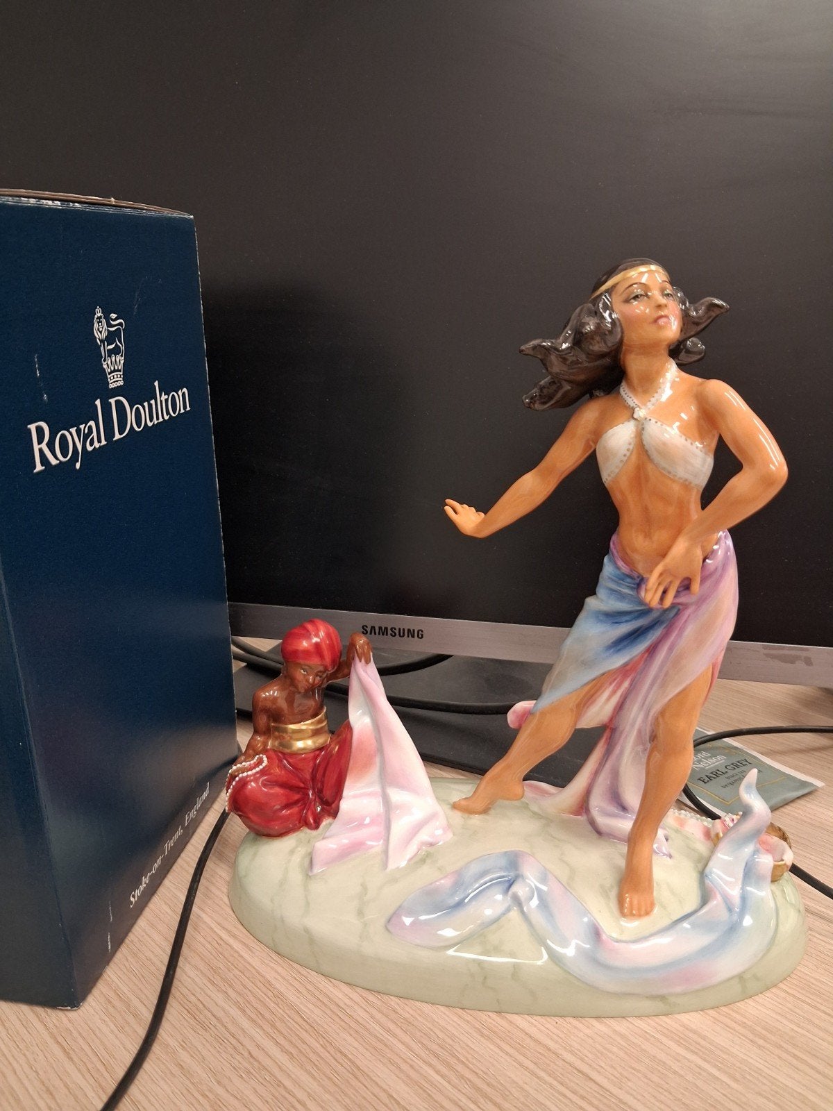 Royal Doulton Salome HN3267 Beeld - Limited Edition, Ophalen of Verzenden, 20 - 50 cm, Steen of Keramiek, Scène