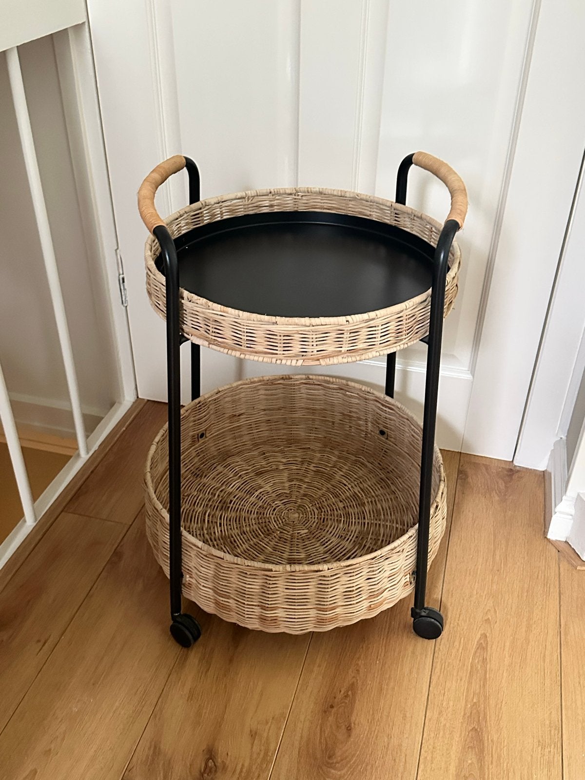 Stijlvolle rotan trolley/bijzettafel met wielen LUBBAN IKEA, Ophalen, Gebruikt, Beige, Boho