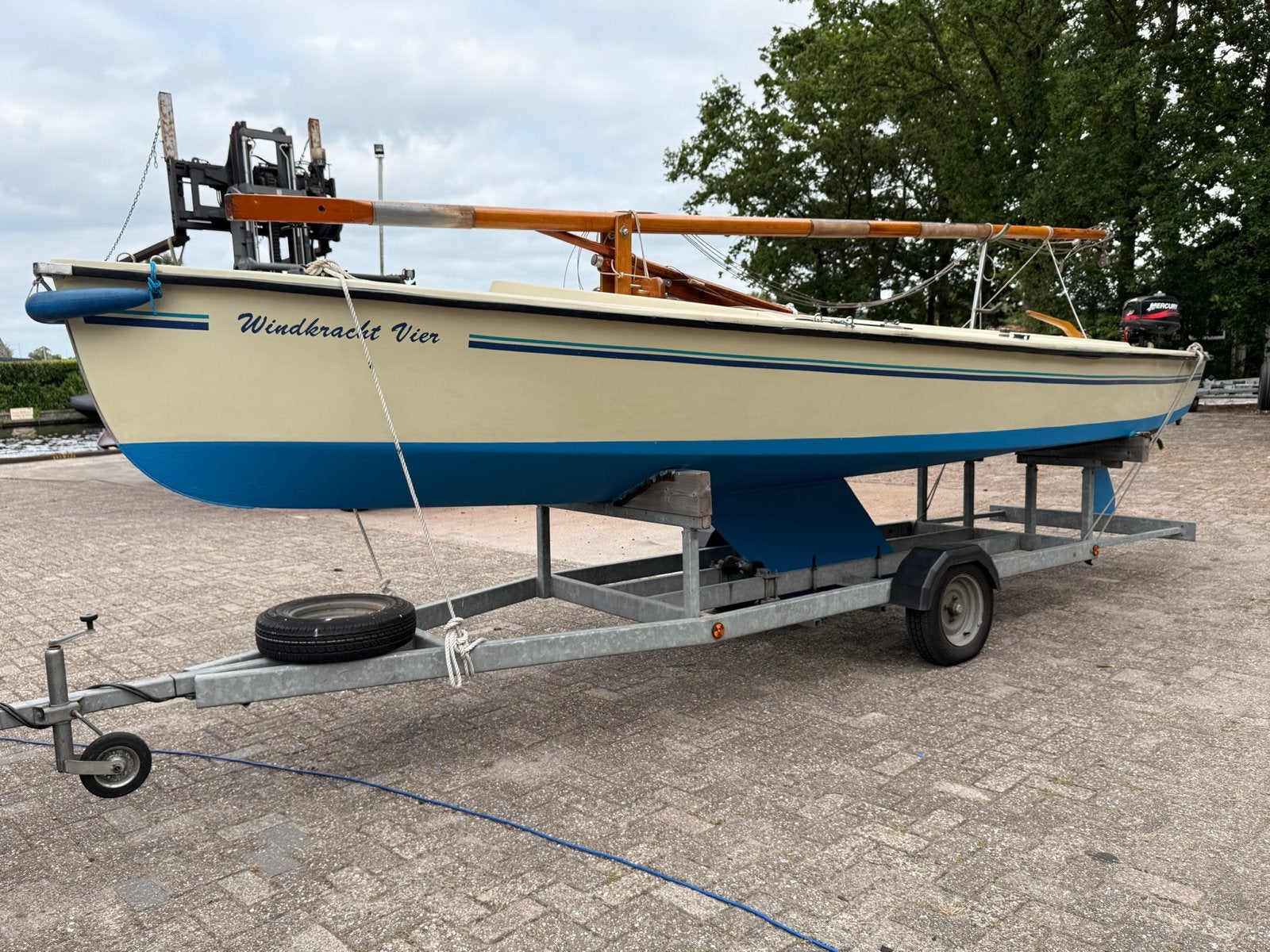 Windkracht Vier, klassieke open toerzeiler te koop, Ophalen, Polyester, Dekzeil, Zo goed als nieuw