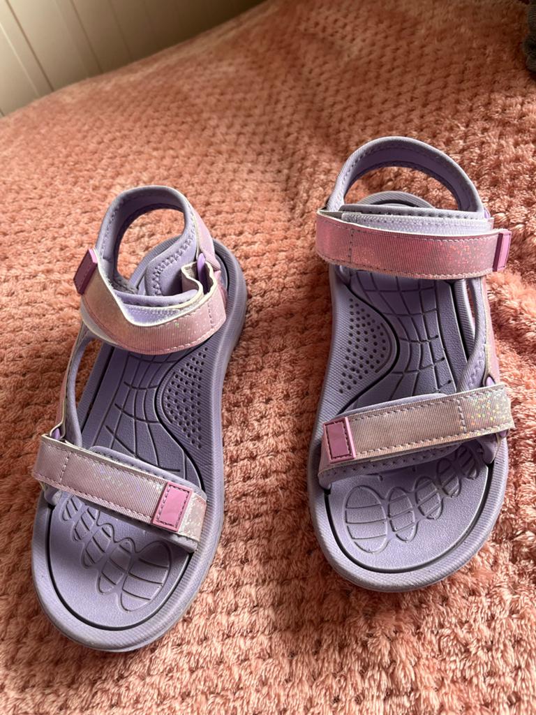 Paarse sandalen maat 35 voor meisjes, Kinderen en Baby's, Babykleding | Schoentjes en Sokjes, Ophalen of Verzenden, Zo goed als nieuw
