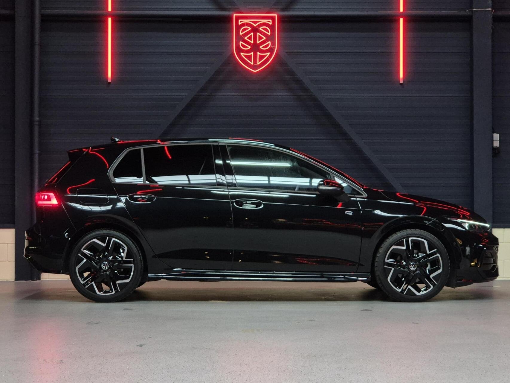 Volkswagen Golf eTSI DSG R-Line |IQ.LIGHT|IQ.DRIVE|APP|STOEL, Auto's, Volkswagen, 4 cilinders, Zwart, Bedrijf, Golf