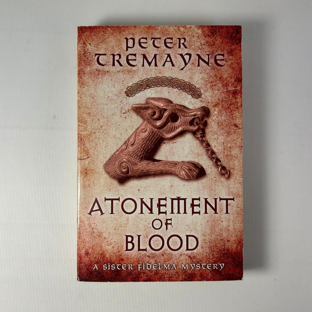 Atonement of Blood - Peter Tremayne (Sister Fidelma), Boeken, Ophalen of Verzenden, Gelezen, Peter Tremayne