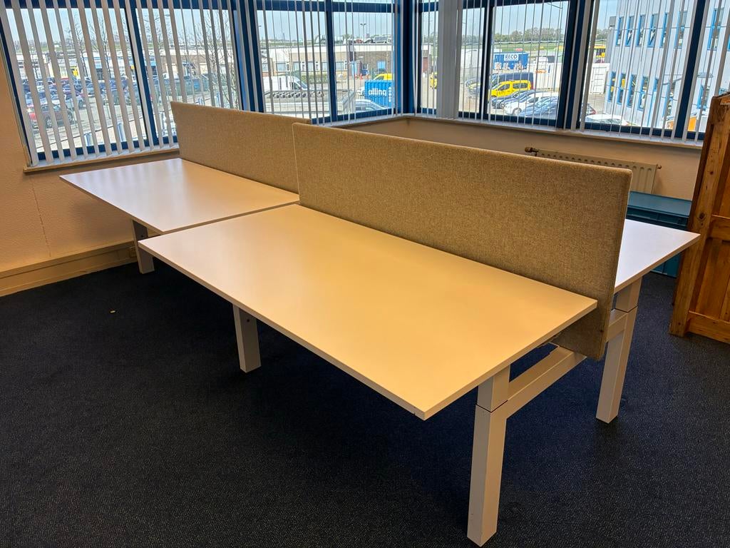 Moderne kantoorwerkplekken met scheidingswanden, Werkplek, Ophalen, Gebruikt, Bureau