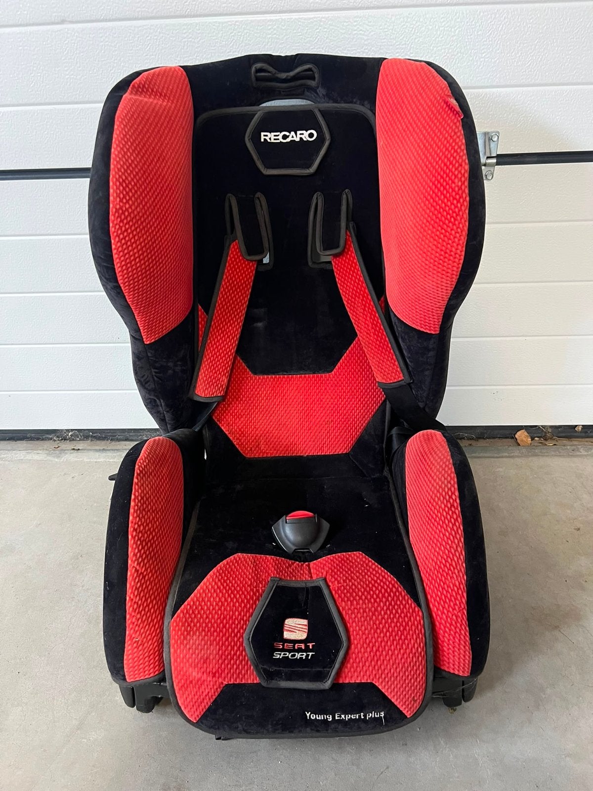 Recaro Young Expert Plus autostoel met Isofix - Zwart/Rood, Gebruikt, 9 t/m 18 kg, Zijbescherming, Isofix