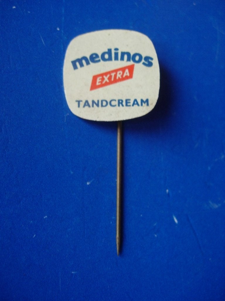 Speldje van Medinos tandcream extra, Verzenden, Zo goed als nieuw, Merk, Speldje of Pin