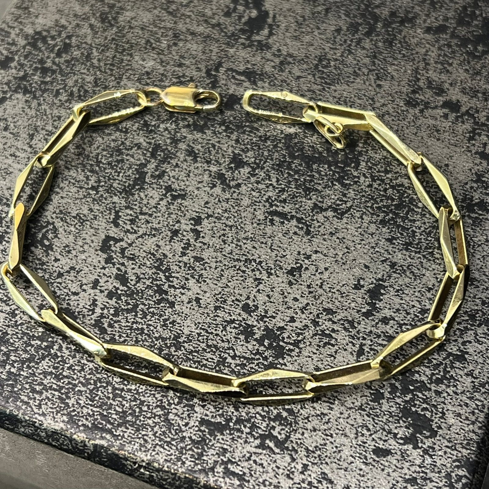 14 karaat gouden armband massief 13 gram closed forever, Ophalen of Verzenden, Zo goed als nieuw, Goud