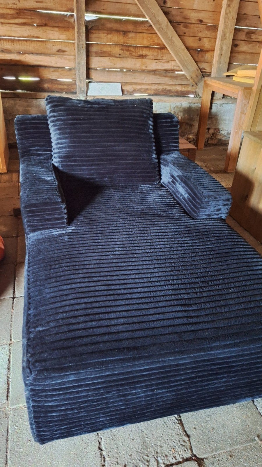 Comfortabele donkerblauwe chaise longue, Huis en Inrichting, Fauteuils, Ophalen of Verzenden, Stof