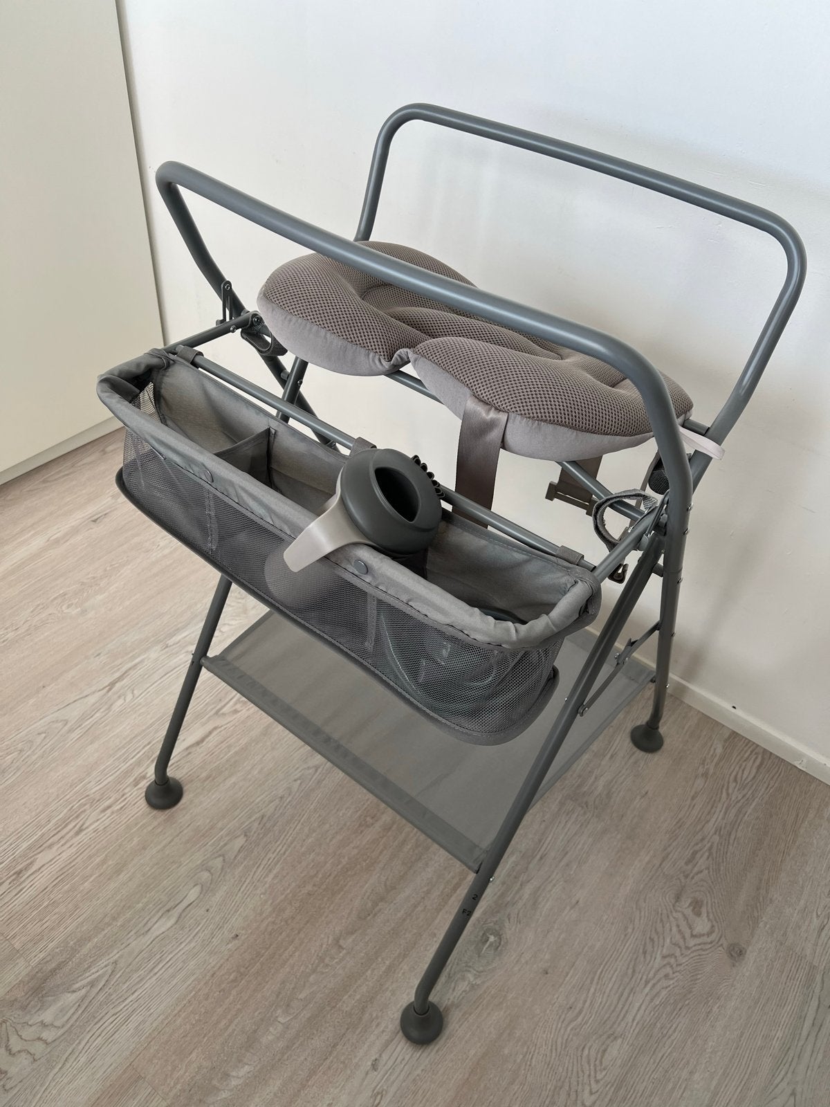 Twistshake opvouwbare badstandaard met accessoires, Kinderen en Baby's, Badjes en Verzorging, Zo goed als nieuw, Badzitje of Badring