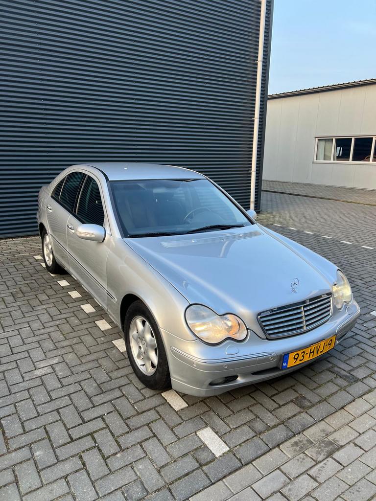 Mercedes-Benz C-Klasse 2.0 C200 Kompr Sedan AUT 2001 Grijs, Auto's, Mercedes-Benz, Automaat, Achterwielaandrijving, Zwart, 4 cilinders