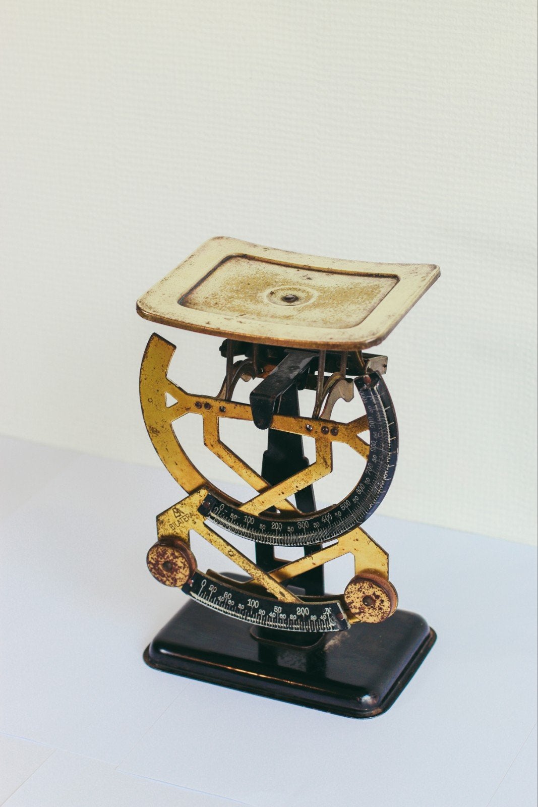 Vintage Bilateral brievenweegschaal – ca. 1930-1950, Antiek en Kunst, Antiek | Gereedschap en Instrumenten, Ophalen