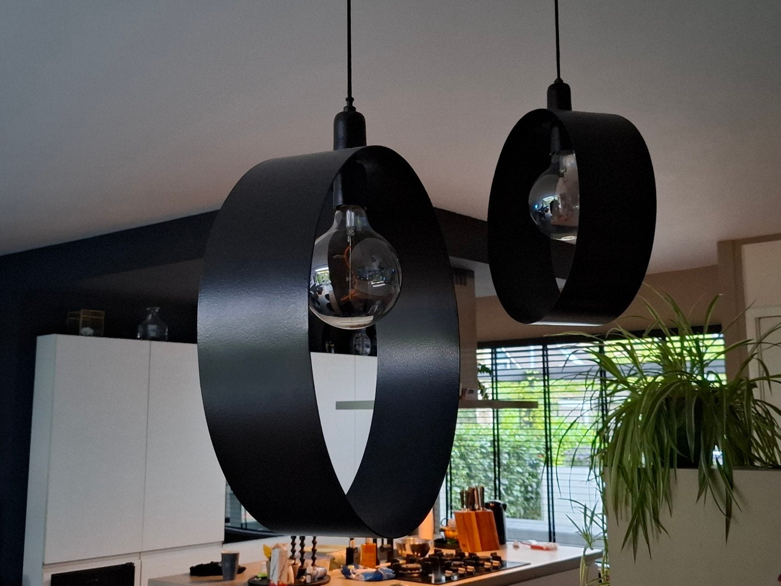Set van 2 moderne hanglampen - Zwart/Goud, Huis en Inrichting, Ophalen, Gebruikt, Modern, Industrieel, E27 (groot)