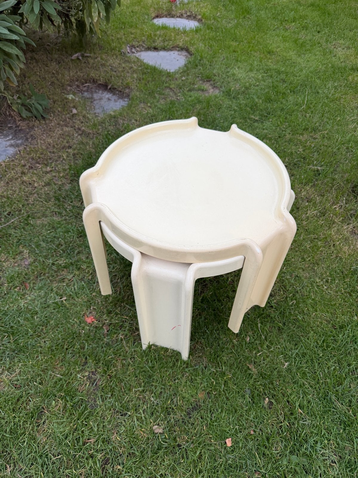 Vintage Kartell Giotto Stoppino bijzettafels (set van 2), Ophalen, Minder dan 45 cm, Gebruikt, Rond