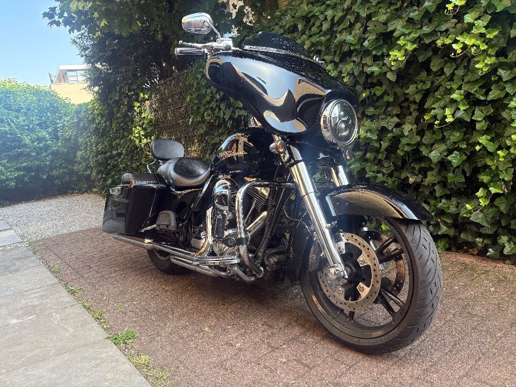 Harley Davidson Street Glide 2014, KessTech uitlaat, Carplay, Sportuitlaat, 2 cilinders, 1690 cc, Motorrijbewijs A