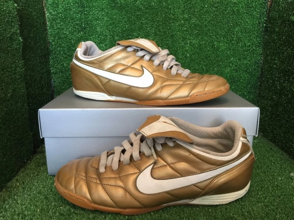 nike tiempo indoor r10 ronaldinho gold t90 size 8,5 7,5 42, Gebruikt, Maat XS of kleiner, Schoenen, Ophalen of Verzenden