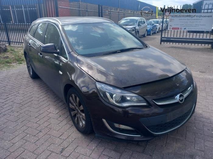 Voorbumper van een Opel Astra (Astra J 10-) (Z41C), Auto-onderdelen, Gebruikt, -, -, Opel