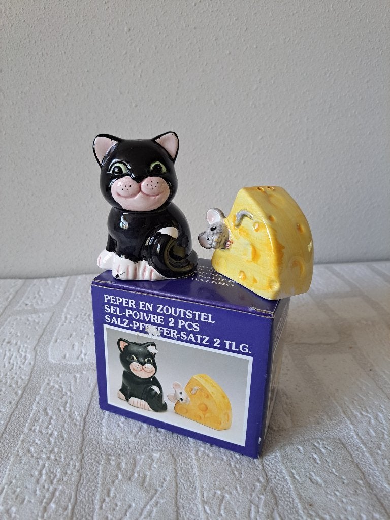 Poes met muis op kaas peper en zoutstel, porselein 7x6x8cm, Ophalen of Verzenden, Zo goed als nieuw, Dier