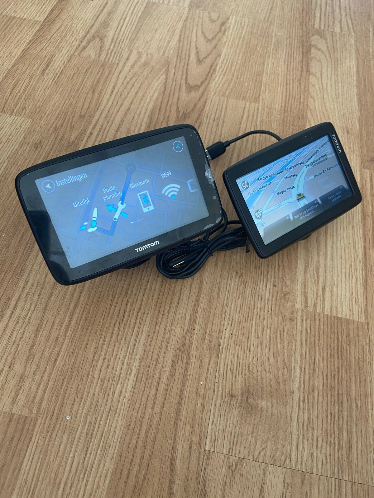 2x TomTom navigatiesystemen, 100% werkend, Auto diversen, Autonavigatie, Ophalen, Gebruikt