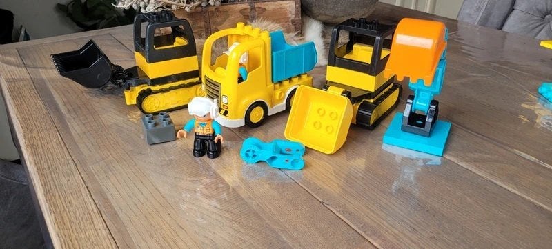 LEGO DUPLO Grote Bouwplaats 10931, truck + graafmachine, Gebruikt, Ophalen of Verzenden, Duplo, Complete set
