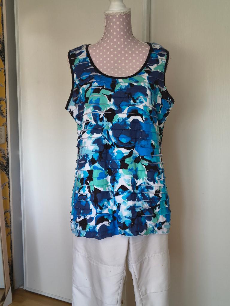 Mouwloze top in laagjes. XL, Kleding | Dames, Tops, Blauw, Maat 42/44 (L), Ophalen of Verzenden, Zo goed als nieuw