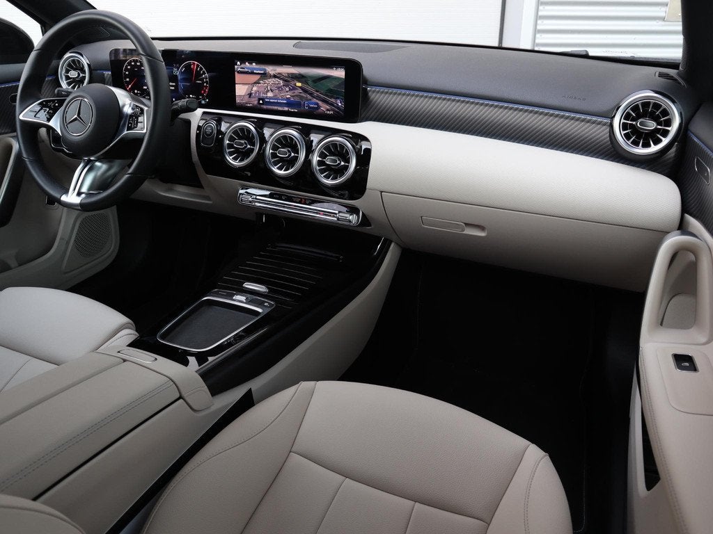 Mercedes-Benz A-klasse 250 e Star Edition Luxury Line, Auto's, Mercedes-Benz, Gebruikt, 16 kWh, Bedrijf, Hybride Elektrisch/Benzine