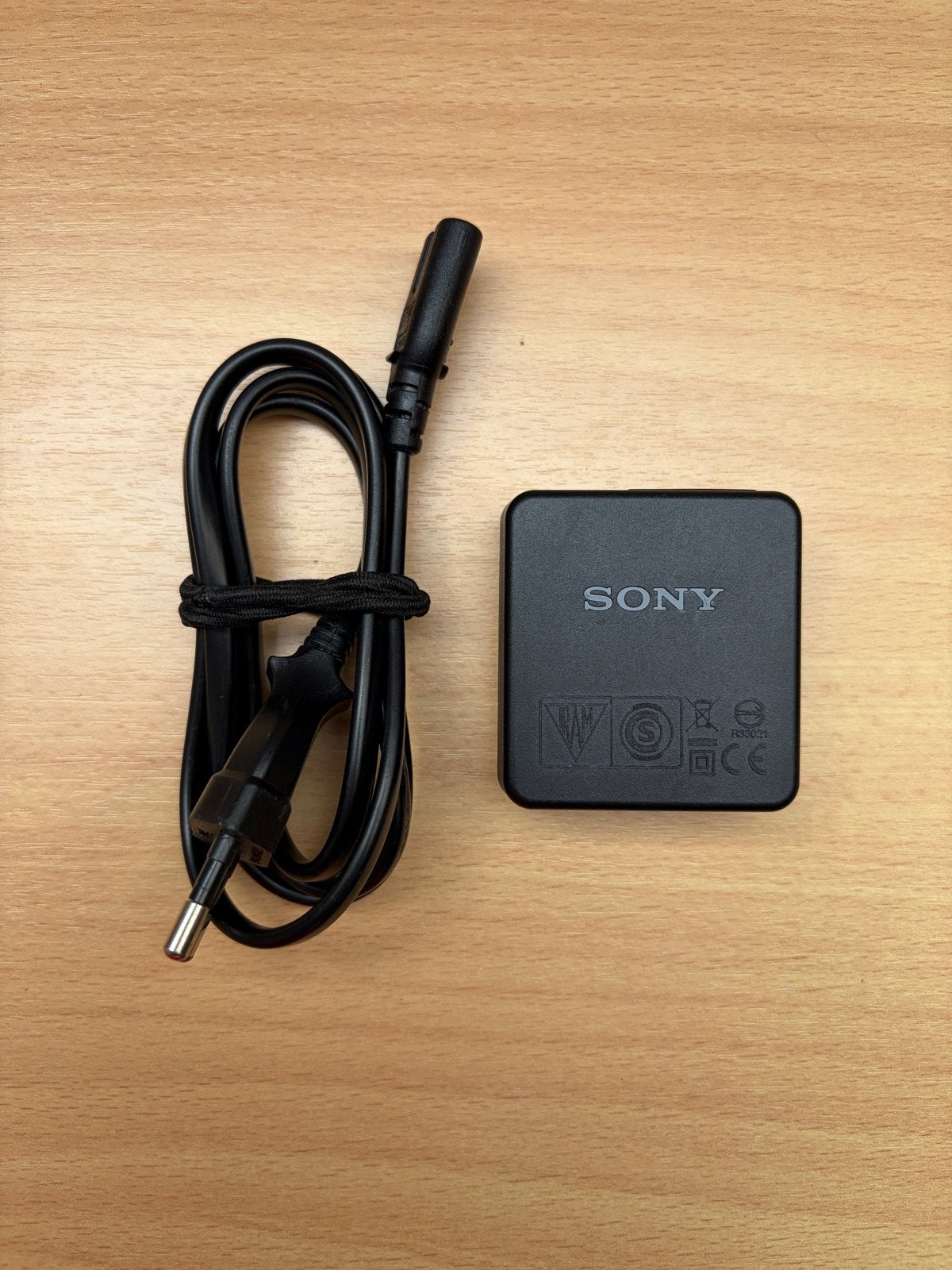 Sony AC-UB10D USB-oplader met kabel, Ophalen of Verzenden, Zo goed als nieuw