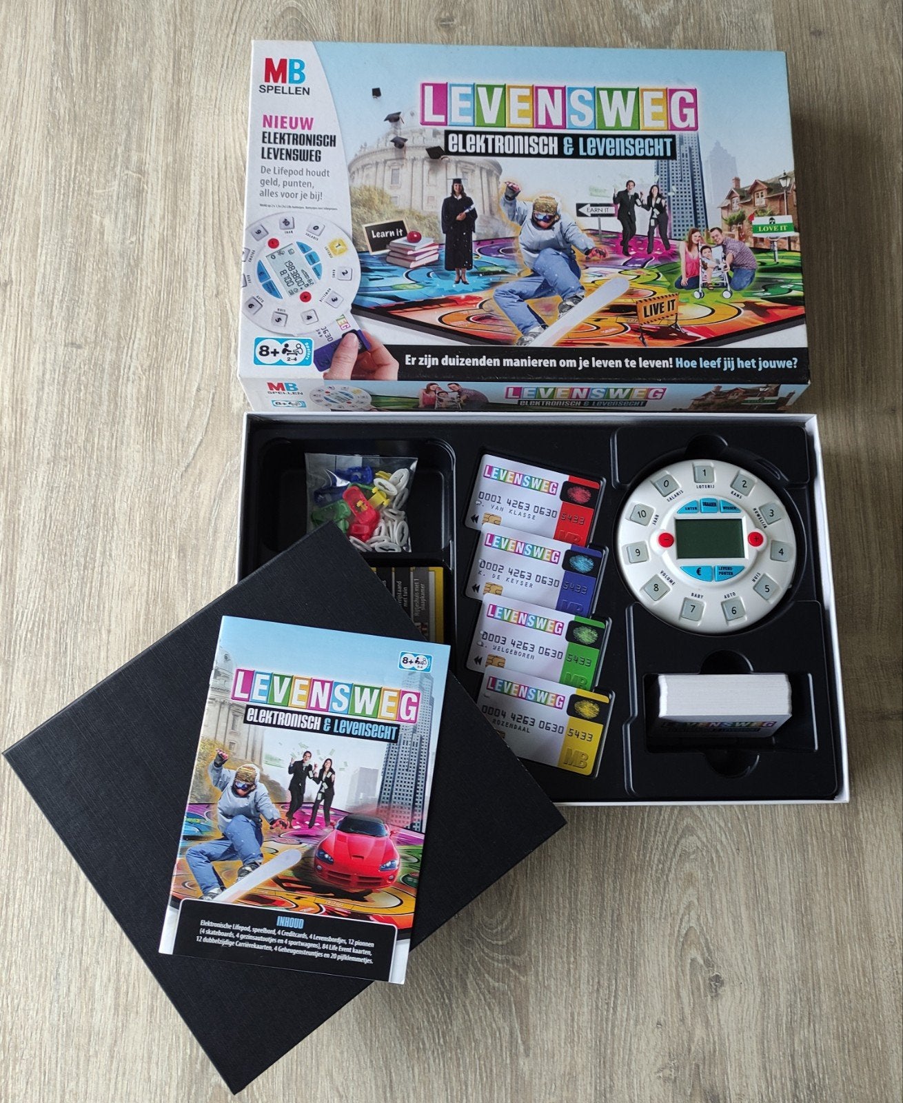 LEVENSWEG ELEKTRONISCH & LEVENSECHT in een PERFECTE STAAT, Hobby en Vrije tijd, Gezelschapsspellen | Bordspellen, Ophalen of Verzenden