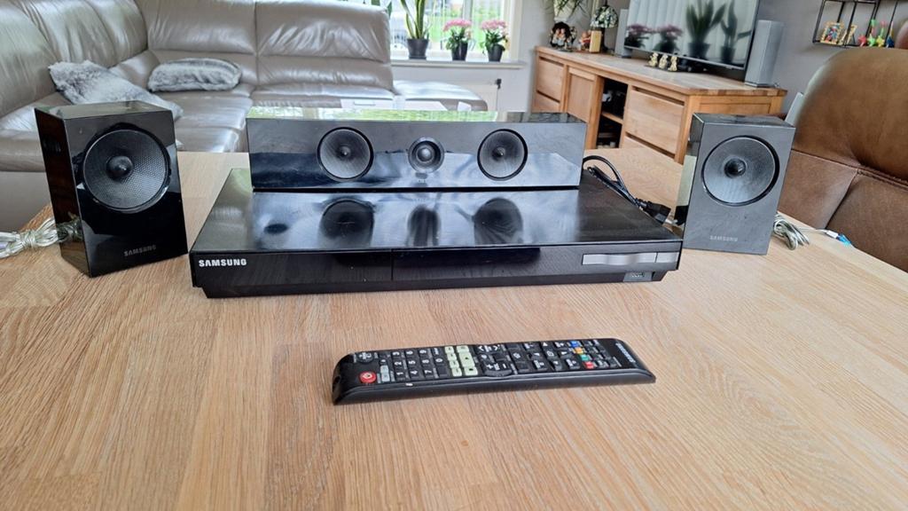 Samsung Home Cinema set Blu-ray, Ophalen, Blu-ray-speler, 40 tot 70 watt, Gebruikt