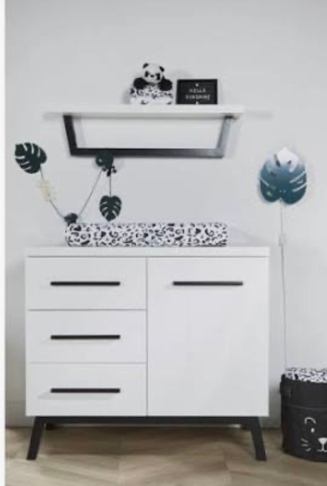 MOET WEG! Babykamer commode, kledingkast en wandrek, Kinderen en Baby's, Kinderkamer | Complete kinderkamers, Ophalen, Zo goed als nieuw