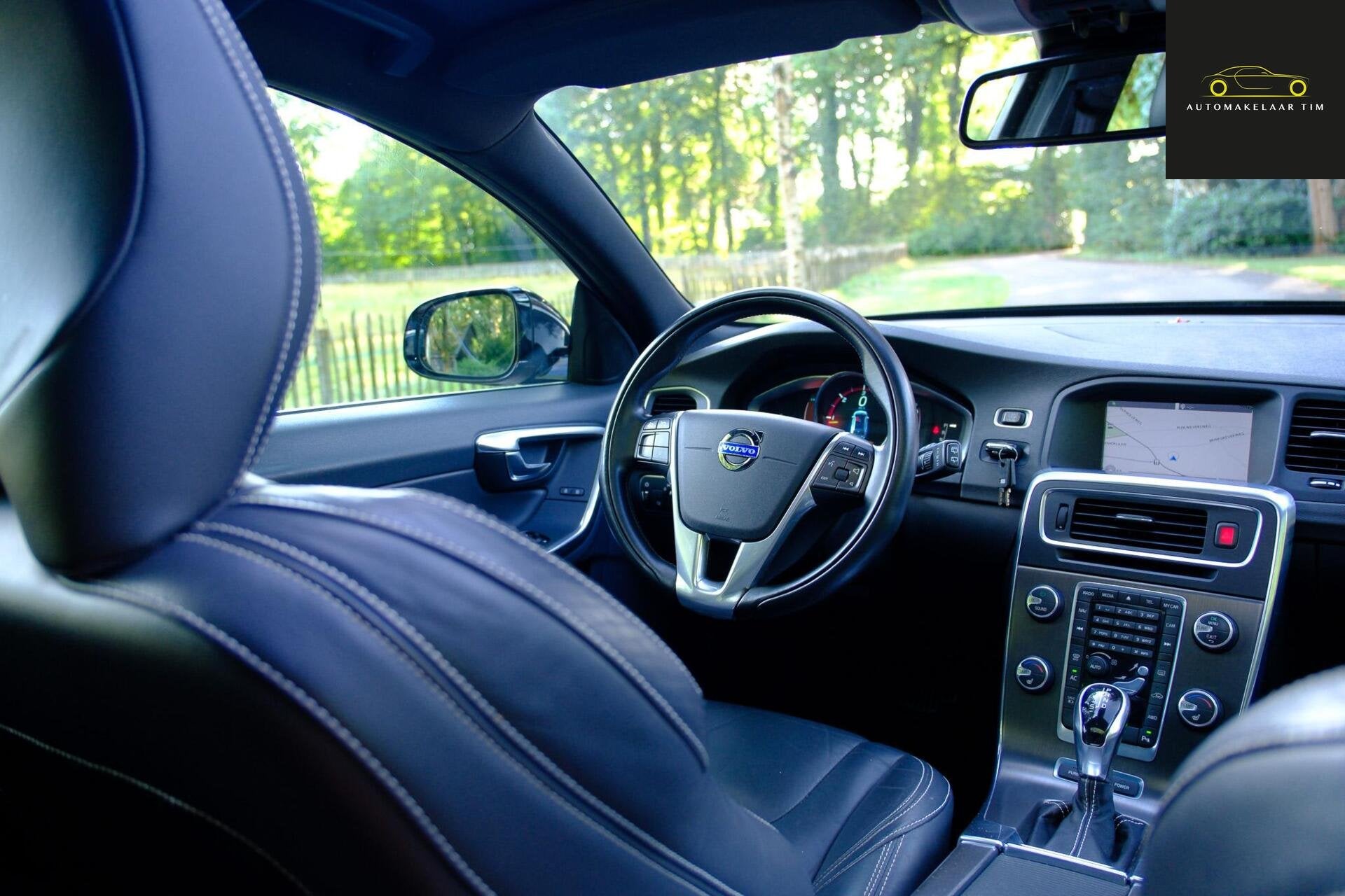 Volvo V60 2.4 D6 AWD Plug-In Hybrid Summum, Auto's, Automaat, Zwart, Zwart, Vierwielaandrijving